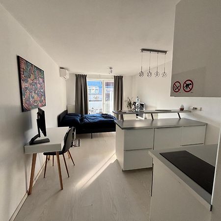New Studio, Central Location! Братислава Экстерьер фото