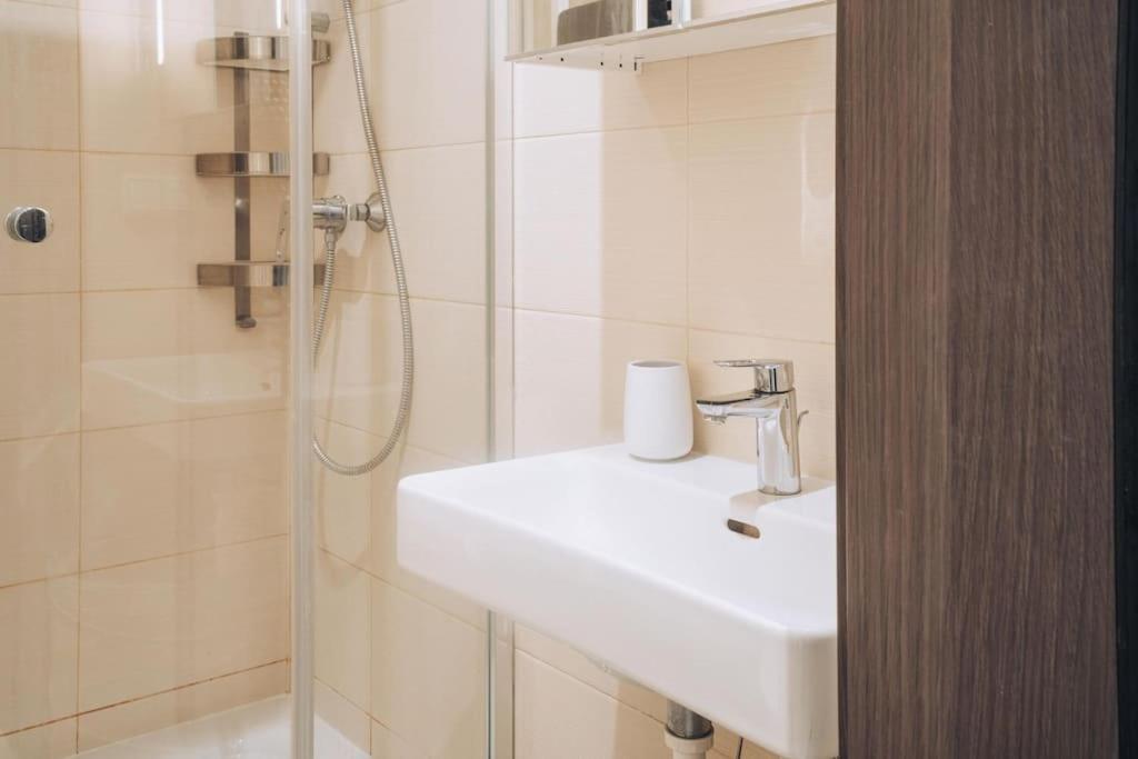 New Studio, Central Location! Братислава Экстерьер фото