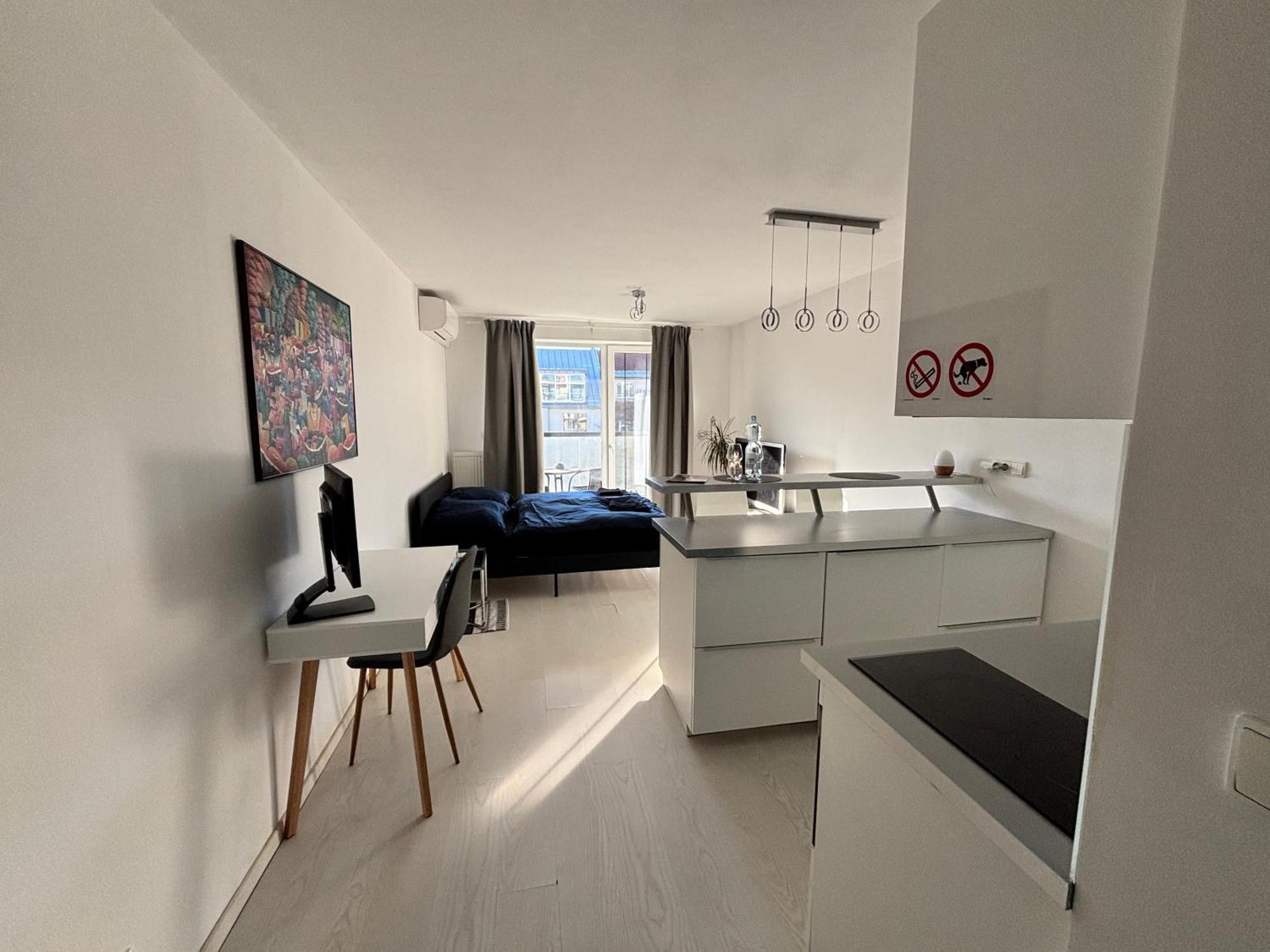 New Studio, Central Location! Братислава Экстерьер фото